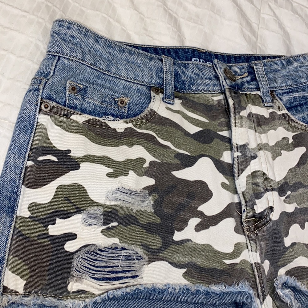 Camo & Jean High Rise Shorts - Picture 7 of 9